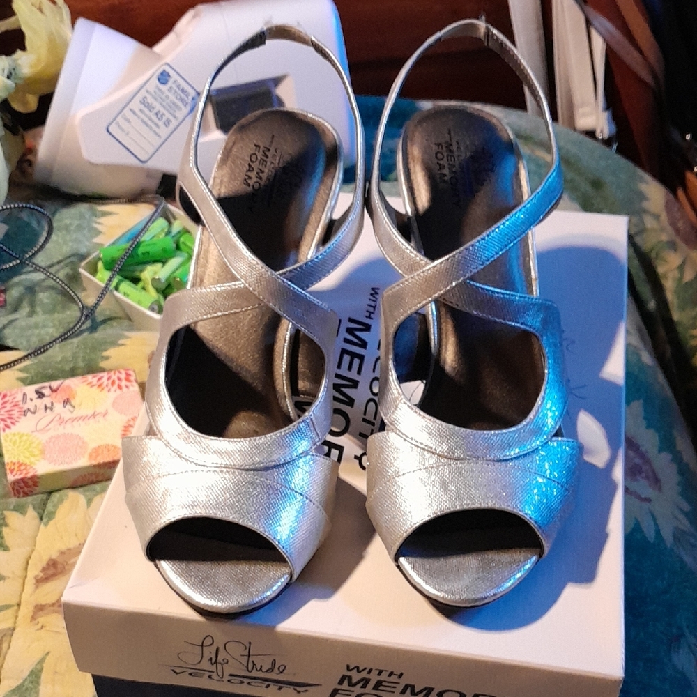 Women's Life Stride Velocity Silver Sparkle Shoes NWB Size 10